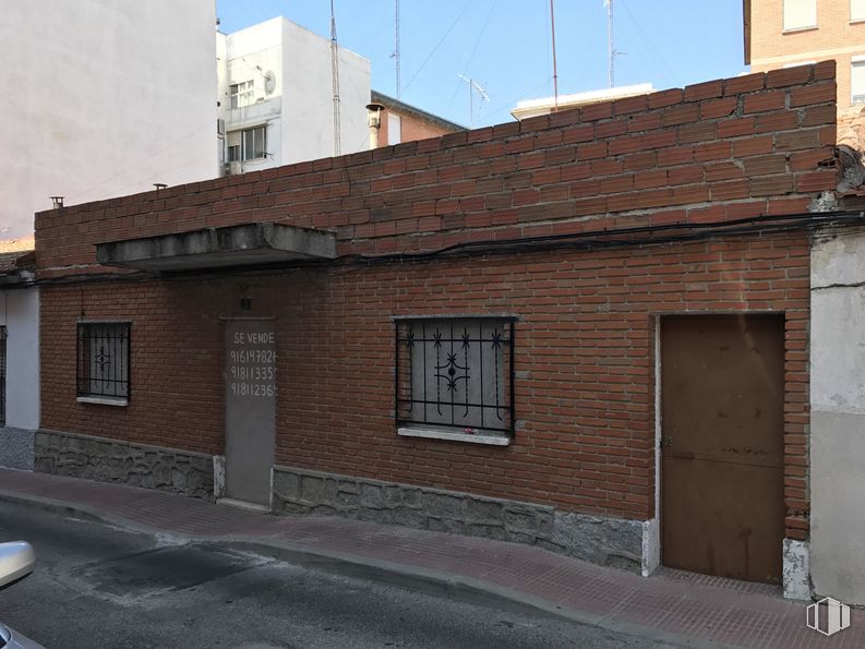 Suelo en venta en Calle Gerona, Móstoles, Madrid, 28938 con puerta, ventana, cielo, edificio, albañilería, superficie de carretera, ladrillo, accesorio, madera y asfalto alrededor