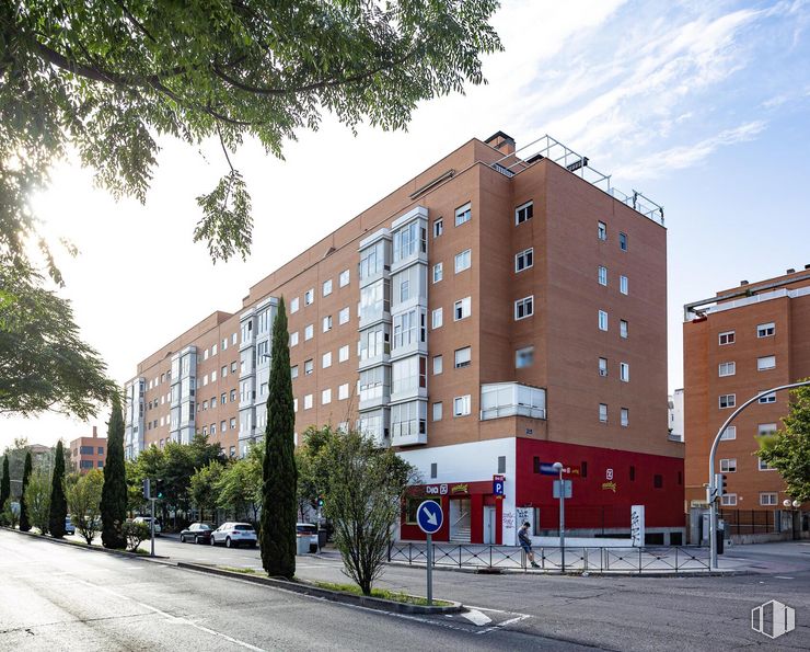 Nave en venta en Calle Sitio del Escorial, 4, Carabanchel, Madrid, 28054 con edificio, cielo, planta, ventana, día, nube, árbol, diseño urbano, condominio y bloque de torre alrededor