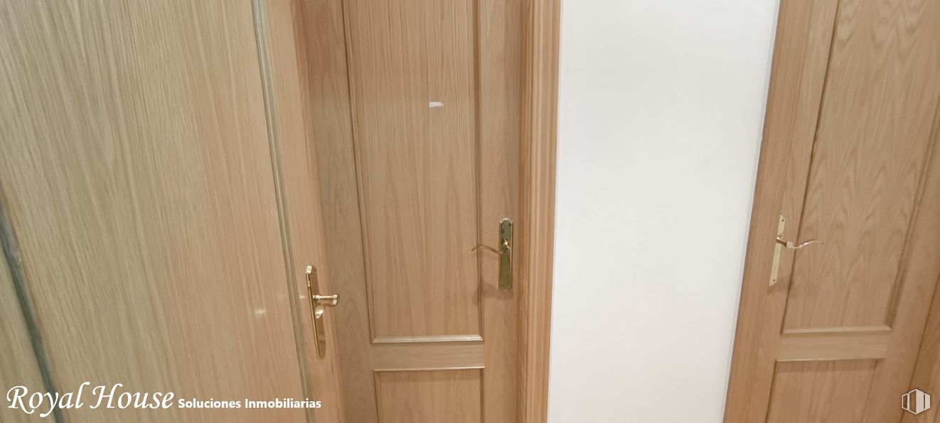 Local en venta en Calle Madroños, Collado Villalba, Madrid, 28400 con puerta, madera, suelos, suelo, tinte para madera, madera dura, contrachapado, tablón, barniz y suelos de madera alrededor