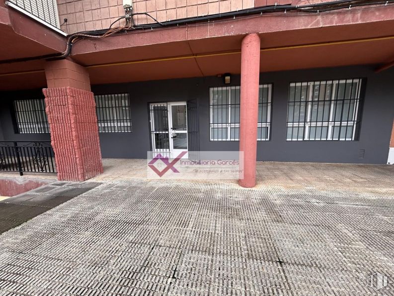 Local en venta en Calle San Damián, Cuenca, 16002 con ventana, puerta, suelo, suelos, apartamento, material de construcción, calzada, iluminación natural y azulejo alrededor