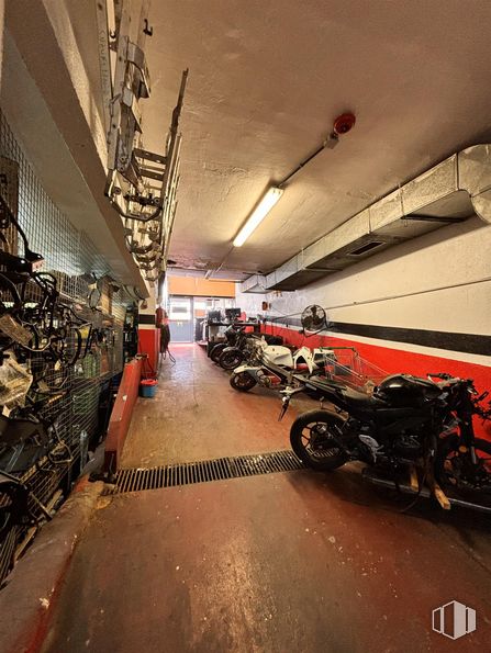 Industrial for sale at Calle Alejandro Morán, 20, Carabanchel, Madrid, 28025 with motorcycle, tire, wheel, automotive lighting, automotive tire, wood, electricity, floor, fender and automotive design around