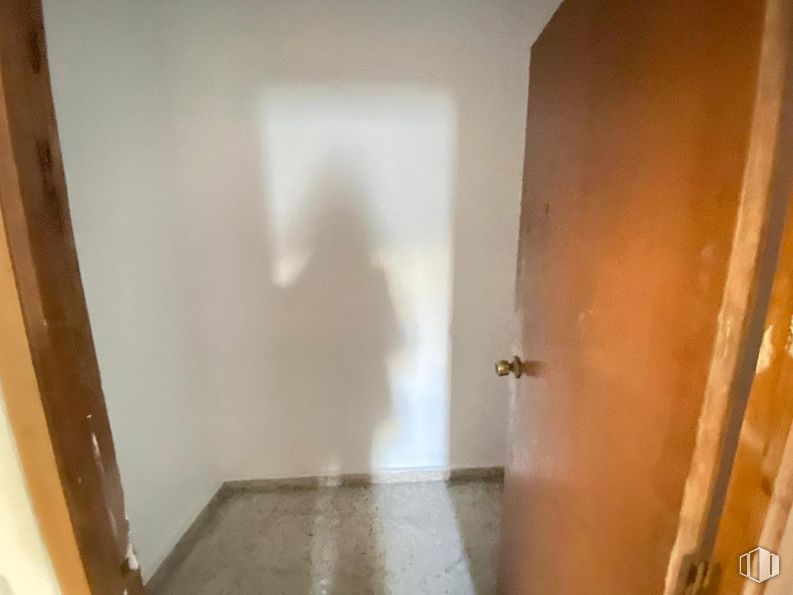 Nave en venta en Avenida Castilla la Mancha, Alameda de la Sagra, Toledo, 45240 con accesorio, puerta, madera, pintura, edificio, suelo, suelos, tinte para madera, madera dura y escayola alrededor