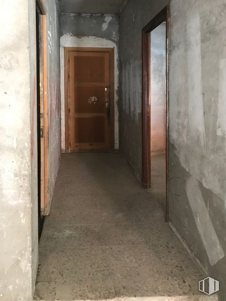 Retail for sale at Calle Arroyo, 13, Vallelado, Segovia, 40213 with door, mirror, fixture, wood, floor, flooring, ceiling, paint, composite material and plaster around