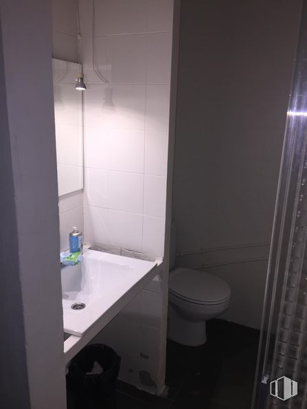 Local en venta en Calle Eraso, 35, Salamanca, Madrid, 28028 con inodoro, fregadero, cuarto de baño, espejo, morado, suelo, accesorio, suelos, lavabo y grifo alrededor