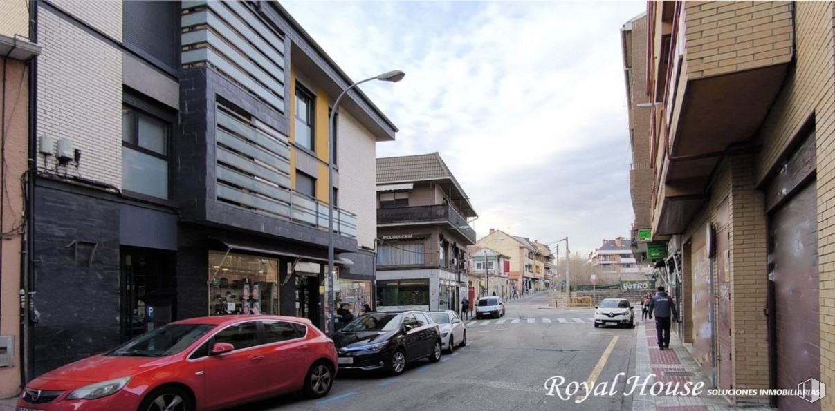 Local en venta en Calle Venta, 12, Collado Villalba, Madrid, 28400 con coche, edificio, ventana, rueda, neumático, vehículo, nube, cielo, infraestructura y casa alrededor