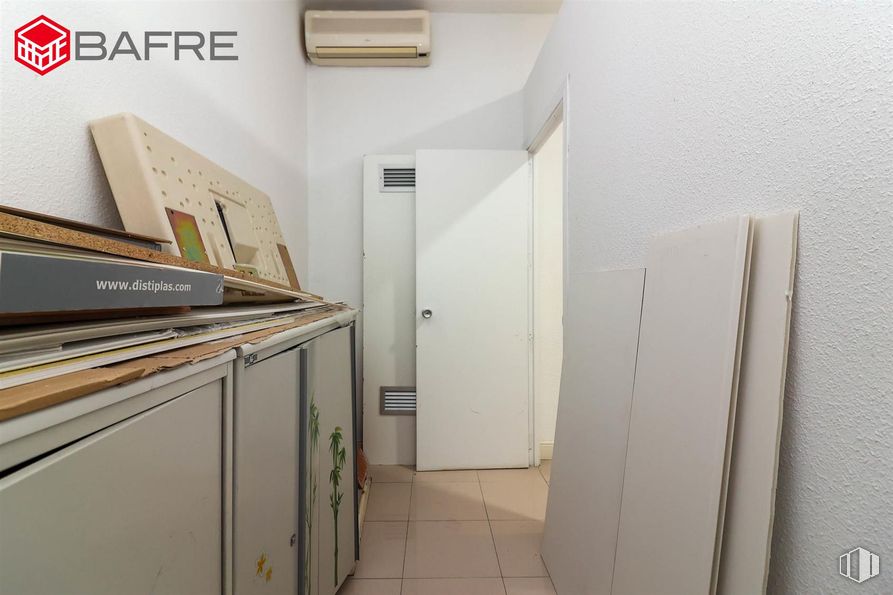 Local en venta en Casco antiguo, San Sebastián de los Reyes, Madrid, 28700 con puerta, ebanistería, edificio, madera, aparato de cocina, suelo, electrodoméstico, casa, suelos y gas alrededor