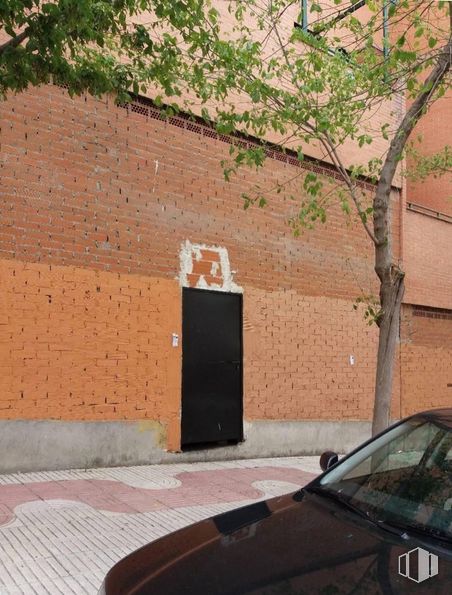 Local en venta en Calle Nardos, 135, Alcorcón, Madrid, 28925 con coche, planta, campana, luz, iluminación automotriz, árbol, superficie de carretera, sombra, madera y asfalto alrededor