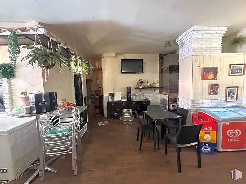 Local en alquiler en Avenida de la Dehesa, Navalcarnero, Madrid, 28600 con silla, televisión, mesa de cocina y comedor, mueble, mesa, planta, marco, edificio, interiorismo y planta de interior alrededor