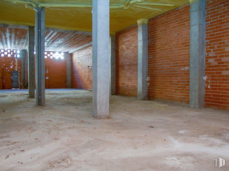 Retail for sale at Avenida Europa, Valdemoro, Madrid, 28341 with wood, floor, flooring, shade, wall, composite material, hall, building material, real estate and ceiling around