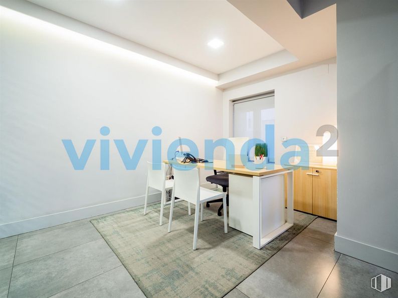 Local en alquiler y venta en Avenida Menéndez Pelayo, Retiro, Madrid, 28007 con silla, escritorio, mesa, mueble, edificio, accesorio, interiorismo, ventana, suelo y suelos alrededor