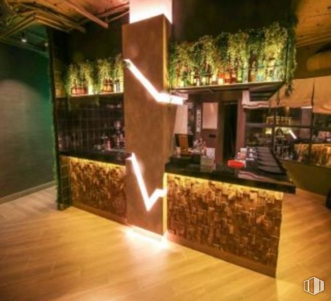 Retail for sale at Puerta de Abajo, Alpedrete, Madrid, 28430 with wood, interior design, flooring, floor, hardwood, wood stain, countertop, event, ceiling and wood flooring around