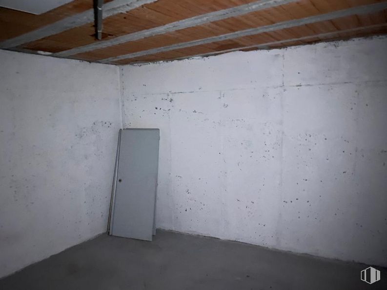 Retail for sale at Calle Madrid, Leganés, Madrid, 28911 with door, wood, architecture, fixture, floor, composite material, flooring, tints and shades, ceiling and concrete around