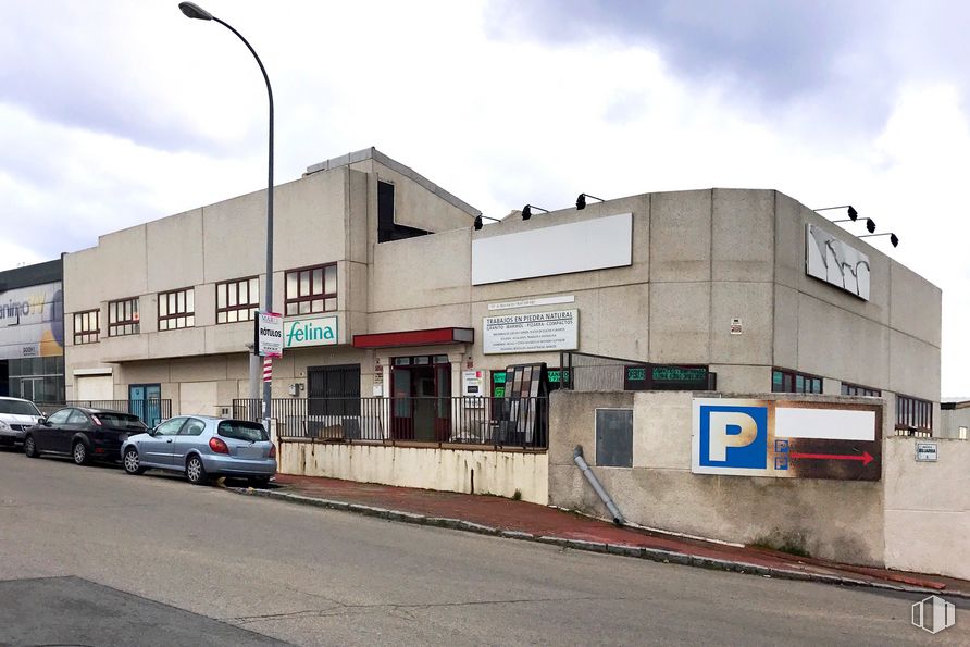 Nave en alquiler en Calle Puerta Abajo, 8, Alpedrete, Madrid, 28430 con coche, edificio, nube, cielo, luz de estacionamiento automotriz, ventana, luz de la calle, rueda, neumático y vehículo alrededor