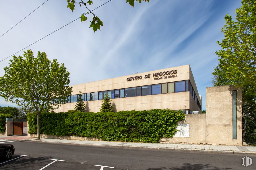 Oficina en alquiler en Centro de Negocios Ciudad de Sevilla, Calle Dublín, 1, Las Rozas de Madrid, Madrid, 28230 con edificio, cielo, planta, nube, árbol, superficie de la carretera, asfalto, pared, zona residencial y bienes raíces alrededor