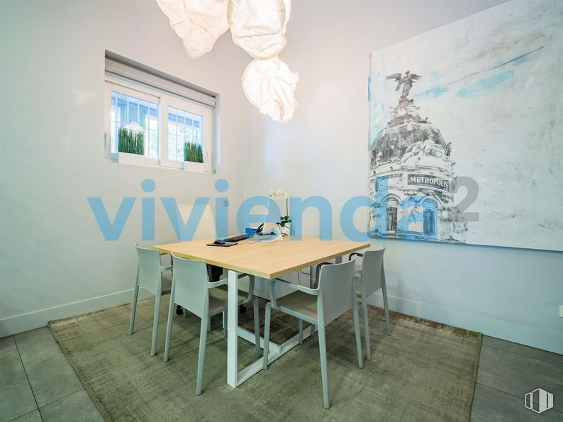 Local en alquiler y venta en Avenida Menéndez Pelayo, Retiro, Madrid, 28007 con silla, ventana, mesa, mesa de cocina y comedor, alumbrado, mueble, edificio, azure, escritorio y interiorismo alrededor