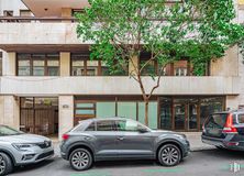 Office for sale at Calle Lagasca, Salamanca, Madrid, 28006 with car, tire, wheel, window, land vehicle, vehicle, building, automotive tire, vehicle registration plate and motor vehicle around