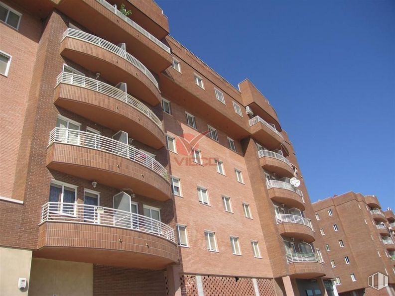 Retail for sale at Parque de Los Príncipes, Cuenca, 16004 with building, sky, window, fixture, urban design, condominium, tower block, neighbourhood, house and residential area around