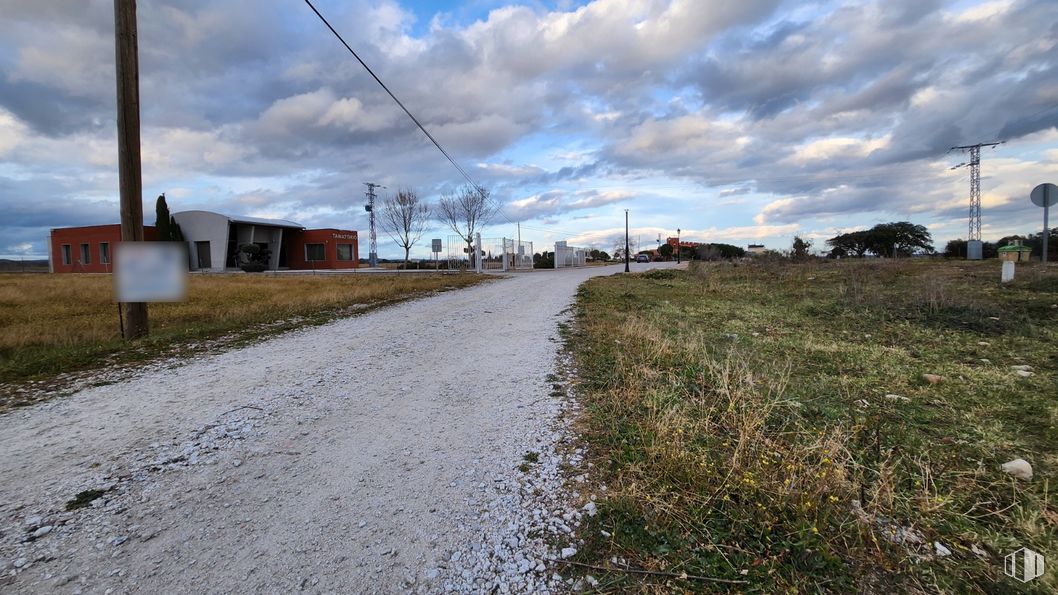 Land for sale at Polígono 36 Parcela 76, Escalona, Toledo, 45910 with cloud, sky, natural landscape, road surface, land lot, asphalt, plant, overhead power line, electricity and grass around