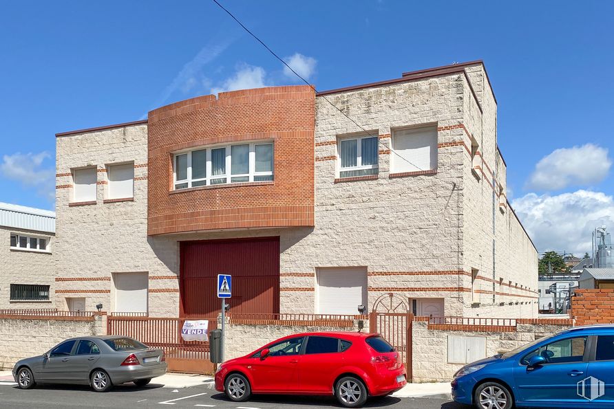 Nave en venta en Polígono Industrial Sur, Colmenar Viejo, Madrid, 28770 con coche, ventana, edificio, rueda, neumático, luz de estacionamiento automotriz, vehículo terrestre, cielo, nube y vehículo alrededor