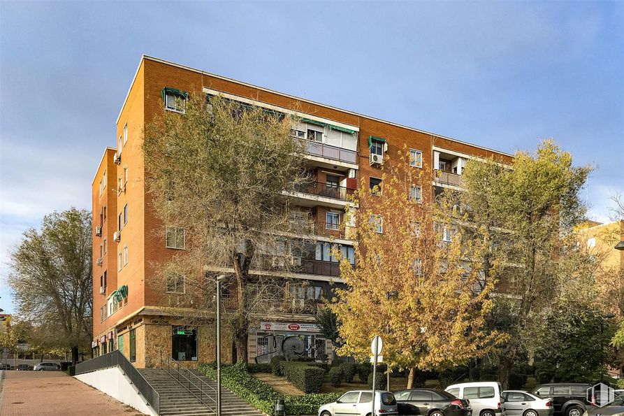 Local en alquiler y venta en Calle Río Ebro, 5, Móstoles, Madrid, 28935 con edificio, cielo, planta, nube, coche, ventana, árbol, diseño urbano, bloque de pisos y condominio alrededor