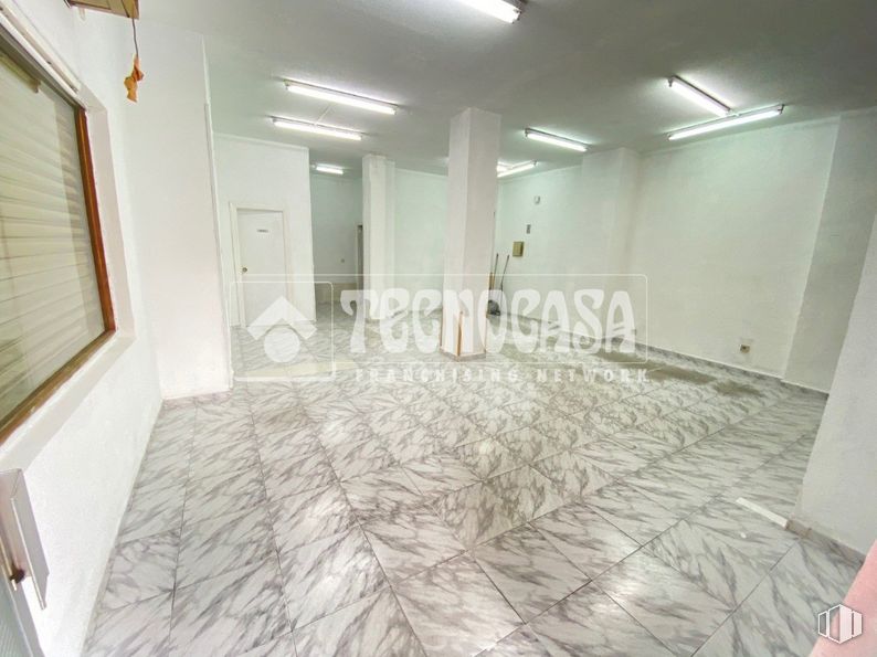 Local en venta en Zona Soto - Hospital, Móstoles, Madrid, 28935 con persiana de la ventana, alumbrado, pasillo, madera, diseño de interiores, piso, suelo, accesorio, edificio y techo alrededor