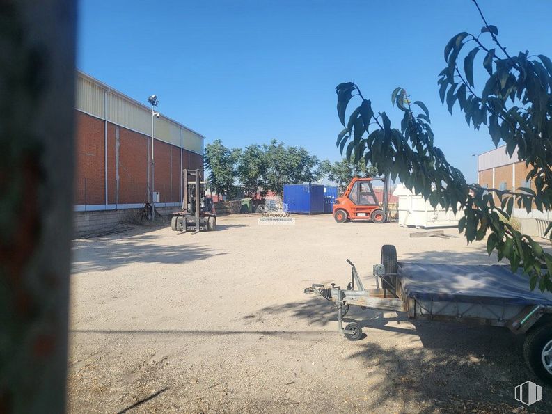 Land for rent at Zona industrial, Mejorada del Campo, Madrid, 28840 with tire, wheel, sky, plant, azure, building, road surface, asphalt, automotive tire and shade around