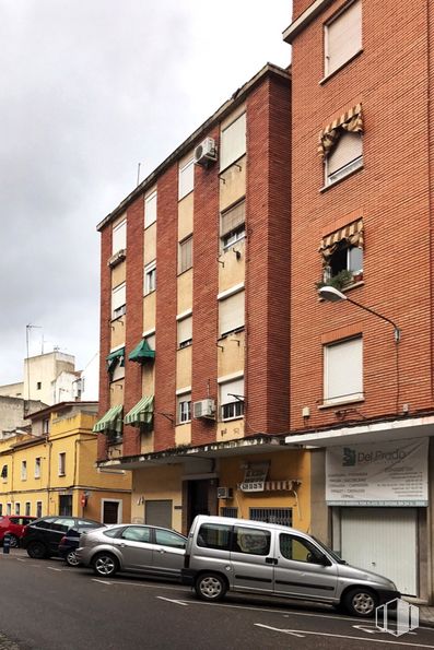 Retail for sale at Calle Santa Sabina, 4, Talavera de la Reina, Toledo, 45600 with van, window, car, building, tire, wheel, land vehicle, automotive parking light, vehicle and property around