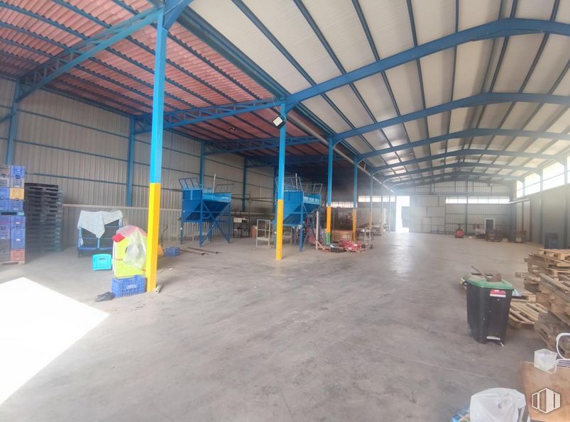 Industrial for sale at Paseo Estación, Villasequilla, Toledo, 45740 with packaged goods, waste container, hall, shade, floor, wood, wall, beam, flooring and gas around