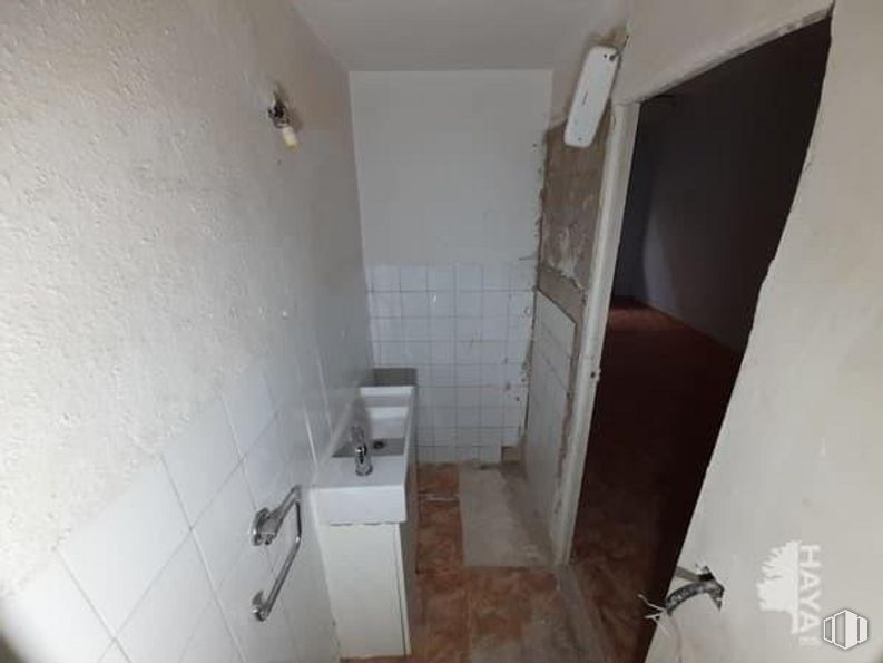 Local en venta en Calle Eduardo Requenas, Puente de Vallecas, Madrid, 28018 con edificio, suelos, suelo, pared, accesorio, casa, material compuesto, techo, madera dura y escayola alrededor