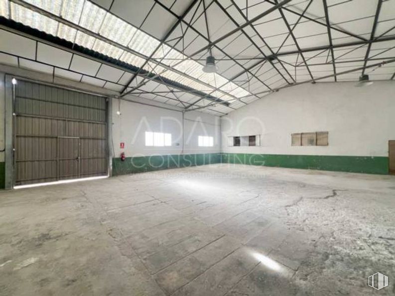 Nave en venta en Zona industrial, Paracuellos de Jarama, Madrid, 28860 con accesorio, hall, suelo, suelos, material compuesto, edificio, techo, ventana, hormigón y planta alrededor