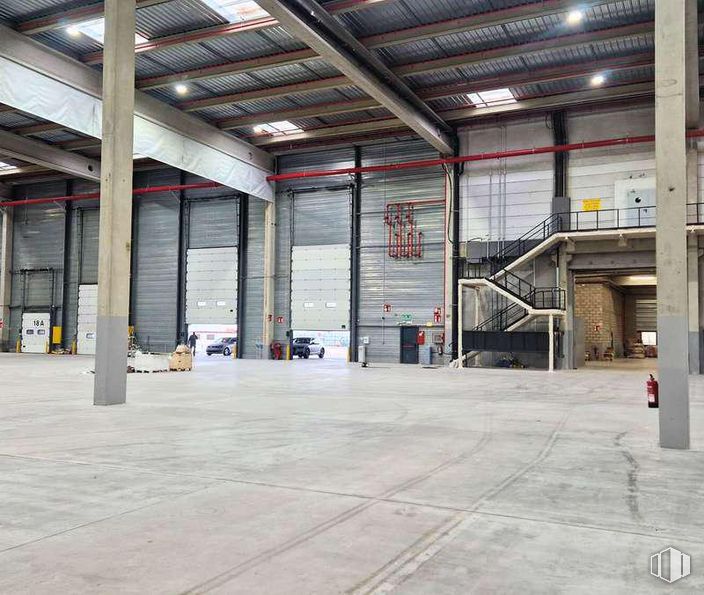 Industrial for rent at Avenida Picones, 9, Alovera, Guadalajara, 19208 with floor, flooring, composite material, ceiling, metal, iron, building material, engineering, concrete and warehouse around