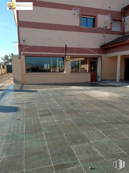 Retail for sale at Zona Serranillos del Valle, Serranillos del Valle, Madrid, 28979 with window, building, road surface, asphalt, sky, sidewalk, house, urban design, city and facade around