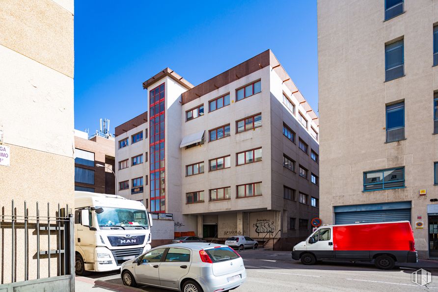 Nave en alquiler en Polígono Industrial El Aguacate, Carabanchel, Madrid, 28044 con edificio, camioneta, coche, camión, luz de estacionamiento automotriz, rueda, neumático, vehículo terrestre, vehículo y propiedad alrededor