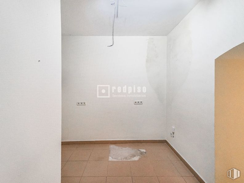 Retail for sale at Calle Ríos Rosas, Chamberí, Madrid, 28003 with floor, flooring, ceiling, plaster and tile flooring around