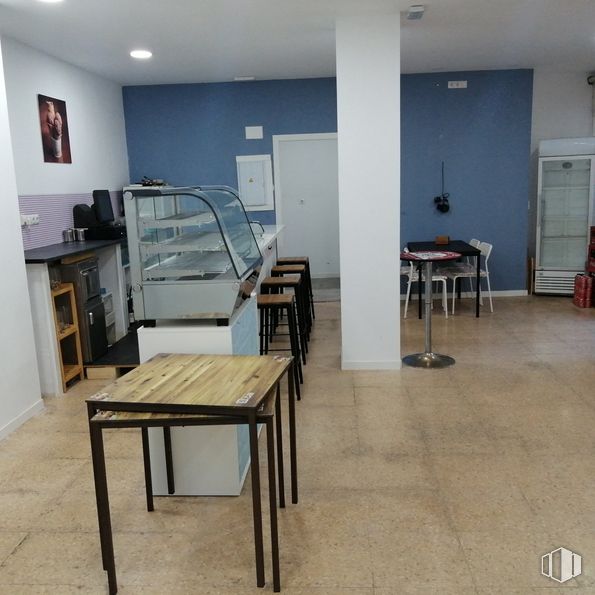 Local en alquiler en Calle Alfonso XII, Móstoles, Madrid, 28934 con mesa, mueble, propiedad, madera, diseño de interiores, pavimento, piso, pasillo, madera y techo alrededor