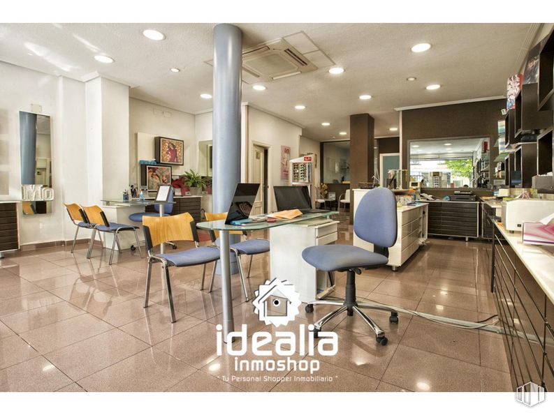 Local en venta en Calle Stuart, Aranjuez, Madrid, 28300 con silla, propiedad, mueble, mesa, silla de oficina, edificio, interiorismo, arquitectura, suelos y pared alrededor