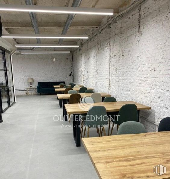 Oficina en venta en Calle Cabestreros, Centro, Madrid, 28012 con silla, sofá, mesa, mueble, suelos, suelo, material natural, restaurante, madera dura y lámpara alrededor