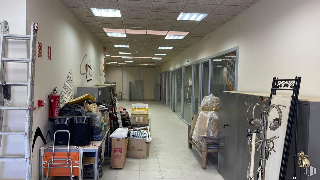 Industrial for sale at P.I. Antonio Rincón, Borox, Toledo, 45222 with bag, bicycle, floor, building, flooring, gas, wheel, ceiling, bicycles--equipment and supplies and service around