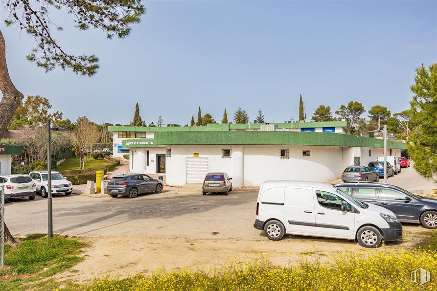 Local en venta en Calle Valle Cares, 22, Boadilla del Monte, Madrid, 28660 con coche, camioneta, rueda, neumático, vehículo terrestre, cielo, luz de estacionamiento, vehículo, planta y vehículo de motor alrededor