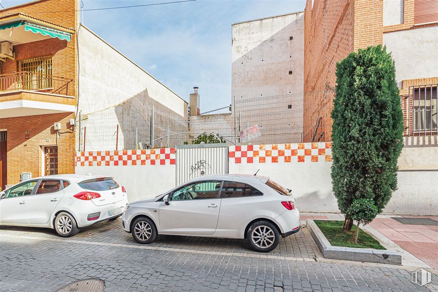 Suelo en venta en Calle Jabonería, 21, Torrejón de Ardoz, Madrid, 28850 con coche, neumático, rueda, puerta, planta, vehículo terrestre, vehículo, ventana, vehículo de motor y luces traseras y de freno alrededor