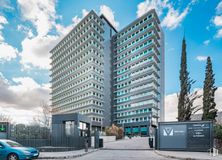 Office for rent at Edificio MV49 Business Park, Calle Martínez Villergas, 49, Ciudad Lineal, Madrid, 28027 with car, building, cloud, sky, daytime, blue, vehicle, tire, skyscraper and wheel around