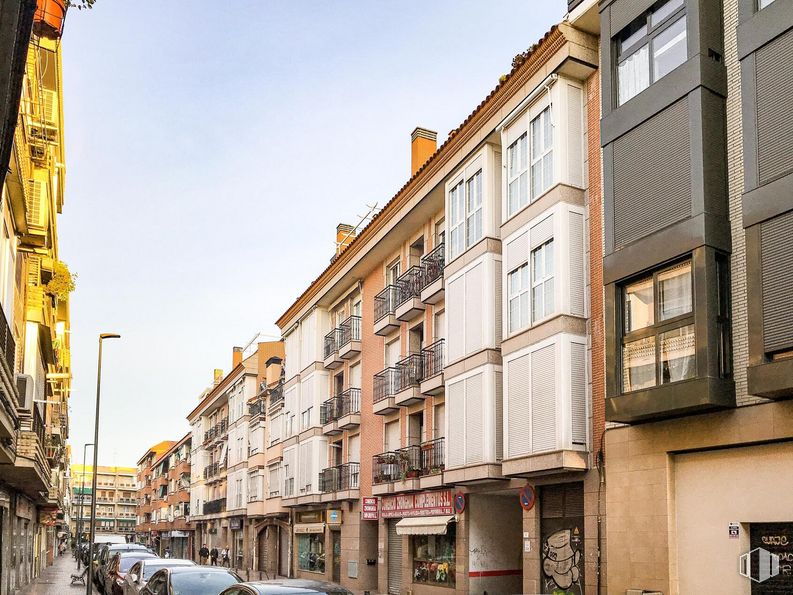 Local en venta en Calle Juan Muñoz, Leganés, Madrid, 28911 con ventana, edificio, cielo, rueda, neumático, coche, infraestructura, vehículo, matrícula del vehículo y barrio alrededor