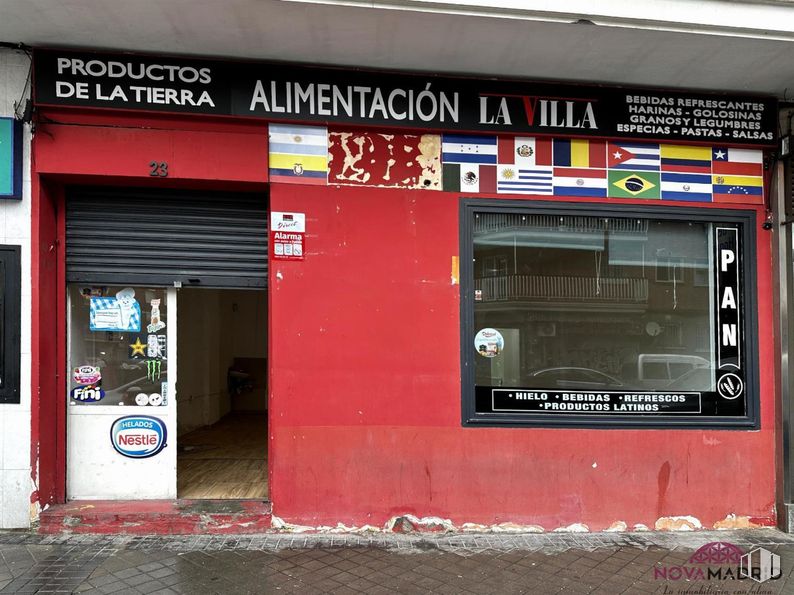 Retail for sale at Calle Parvillas Altas, 23, Villaverde, Madrid, 28021 with facade, door, advertising, composite material, logo, concrete, restaurant, sign and fast food restaurant around