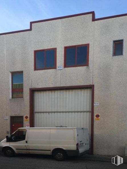 Nave en alquiler y venta en Campodón-Ventorro del Cano, Alcorcón, Madrid, 28925 con ventana, camioneta, cielo, rueda, neumático, vehículo, vehículo de motor, edificio, neumático de automoción y vehículo comercial ligero alrededor