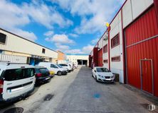 Nave en venta en Calle Plomo, San Martín de la Vega, Madrid, 28330 con coche, camioneta, ventana, vehículo terrestre, vehículo, vehículo de motor, neumático, iluminación del automóvil, luz de estacionamiento y exterior del automóvil alrededor