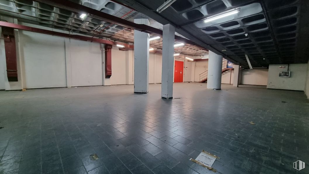 Nave en alquiler y venta en Edificio Indubuilding Goico, Calle Tomás Redondo, 2, Hortaleza, Madrid, 28033 con accesorio, suelo, pasillo, piso, edificio, pared, aparcamiento, propiedad material, material compuesto y ciudad alrededor