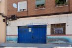 Retail for rent at Calle Inmaculada Concepción, Carabanchel, Madrid, 28019 with window, door, blue, fixture, wood, brickwork, brick, road surface, neighbourhood and facade around