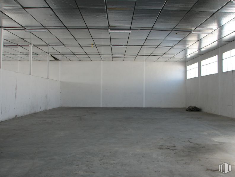 Industrial for sale & for rent at Avenida Olivar, Valdemoro, Madrid, 28341 with window, building, hall, fixture, flooring, floor, composite material, glass, symmetry and ceiling around