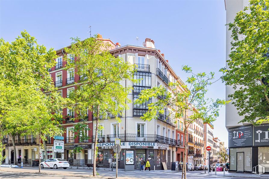 Retail for rent at Calle Carranza, 23, Centro, Madrid, 28004 with building, urban area, neighbourhood, metropolitan area, apartment, urban design, mixed-use, metropolis, condominium and commercial building around