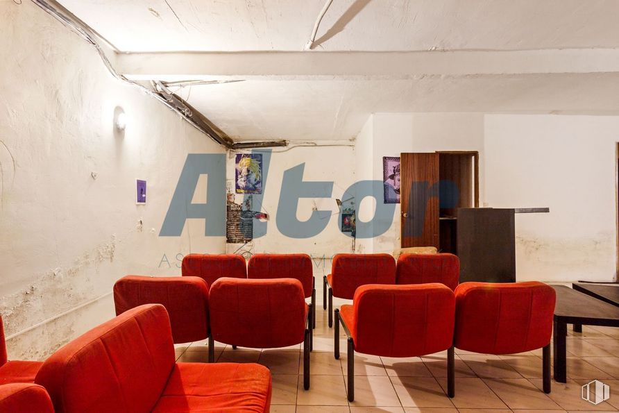 Local en venta en Calle Alcalá, San Blas - Canillejas, Madrid, 28027 con silla, mesa, mueble, edificio, naranja, confort, interiorismo, madera, suelos y suelo alrededor